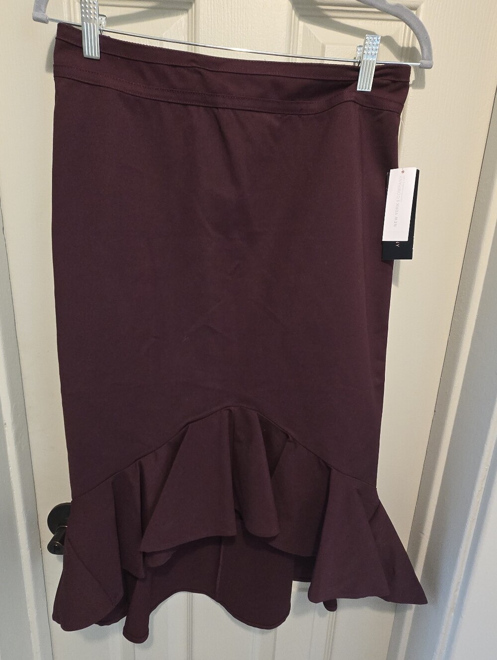 New York & Company Burgundy Stretch Flounce Bottom Pencil Skirt sz 6 NWT